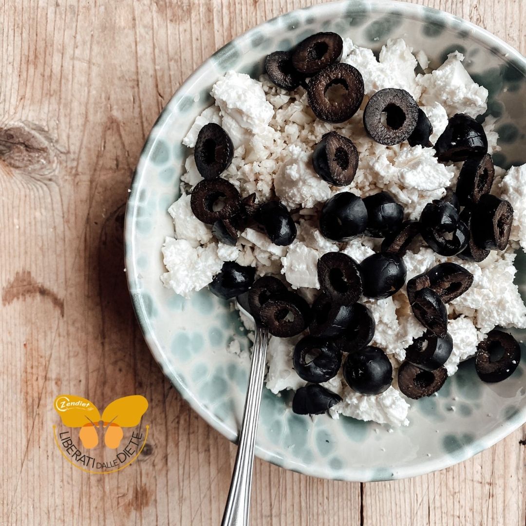 ricetta-veloce-cous-cous-di-cavolfiori-con-olive-e-feta-greca